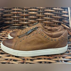 FRYE AND CO. Brown Leather Women's Sneakers in size 7.5 Great condition